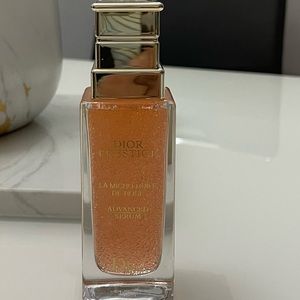 Dior
Prestige La Micro-Huile de Rose Advanced Serum